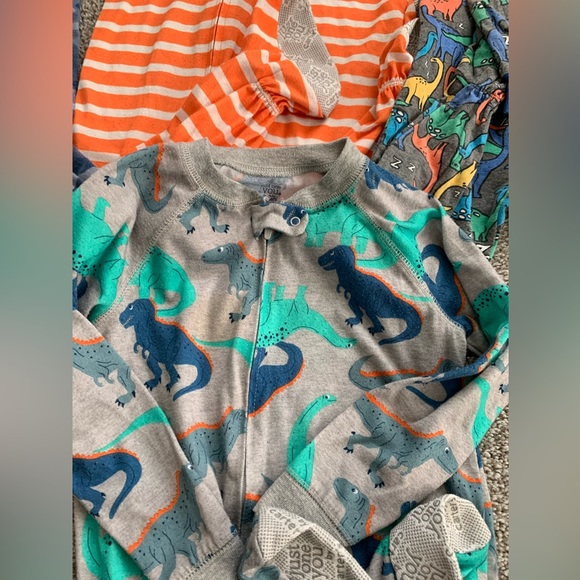 Boys 4T Footed Feetie one piece pajamas - Carters and Children’s place - Picture 5 of 7